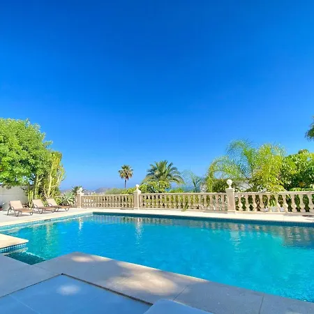 Beautiful With Splendid View And Private Pool Апартаменты