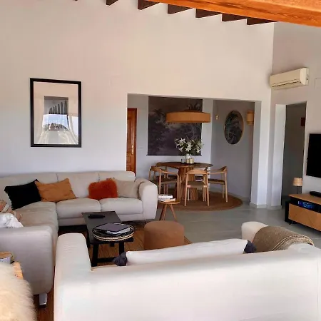 Beautiful With Splendid View And Private Pool Daire